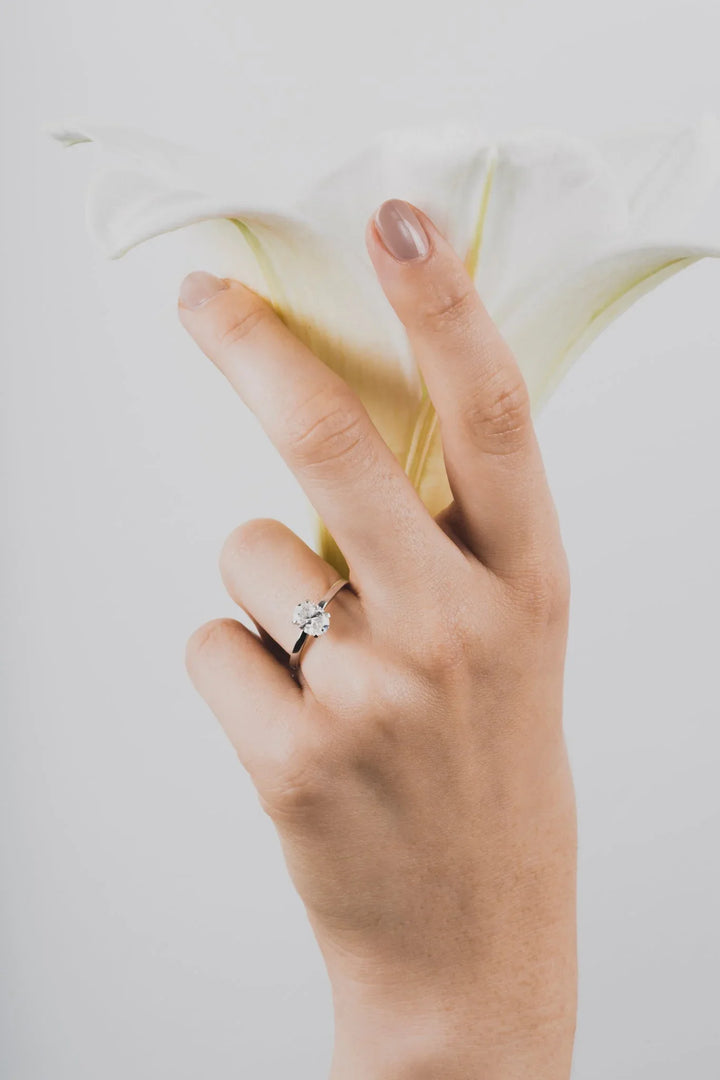 The Oval Solitaire